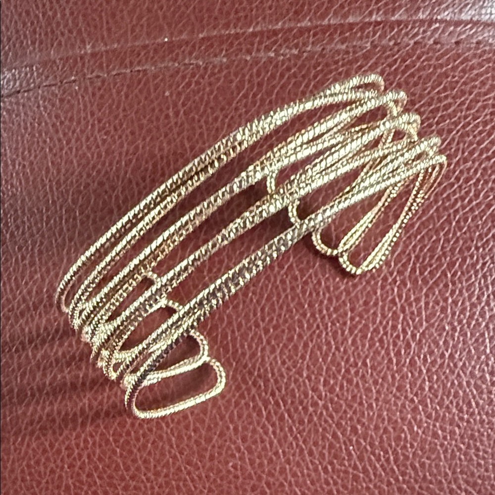 Chic Gold Women's Bracelet